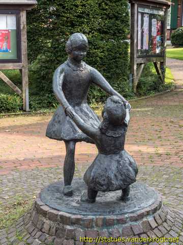 Hamm /  Spielende Mädchen