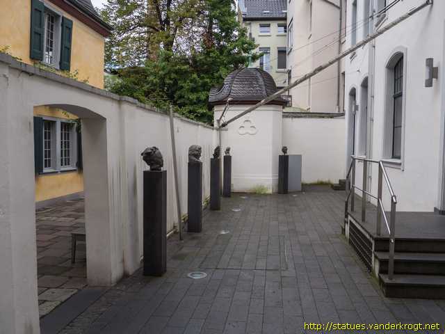 Bonn /  Fünf Beethoven-Büsten