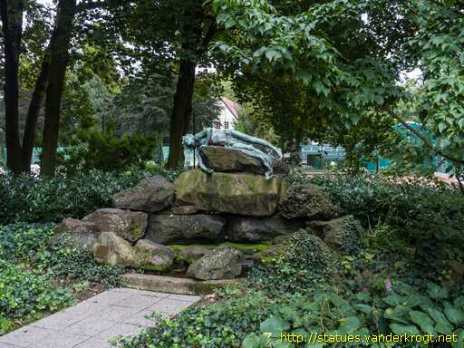 Bad Godesberg /  Knabe an der Quelle