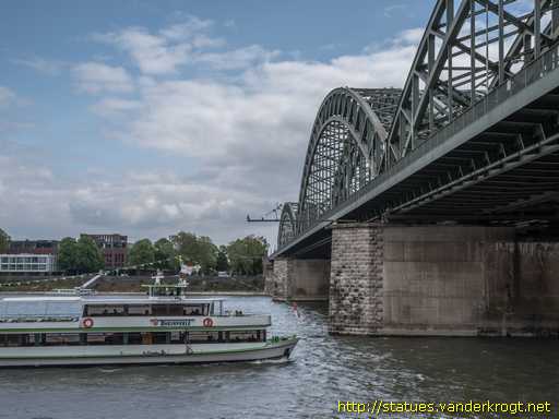 Köln /  Keep the balance