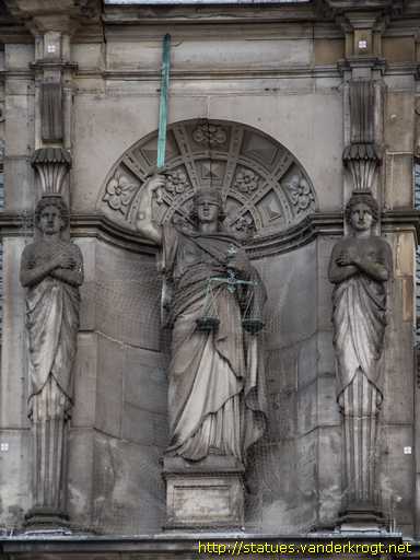Köln /  Statuen, Reliefs und Porträts an der Rathauslaube