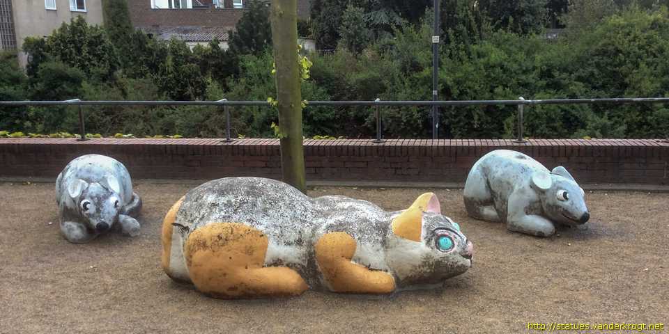 Grevenbroich /  Katz und zwei Mäuse