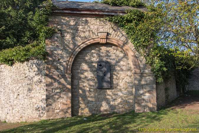 Steinfeld /  Hermann Joseph schenkt Maria einen Äpfel