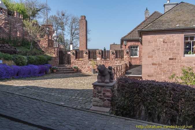 Nideggen /  Betty mit Baby Bunny