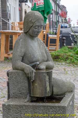 Wipperfürth /  Mädchen mit Eimer
