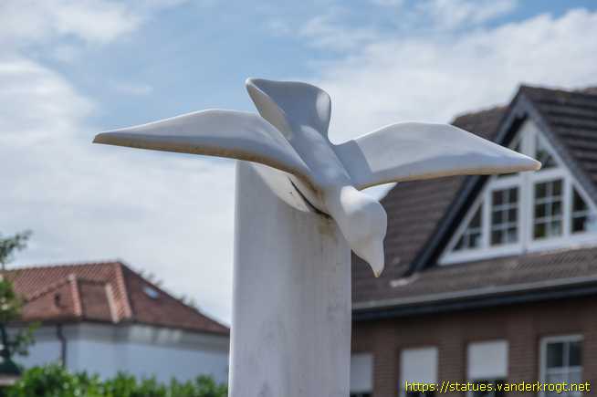 Rees /  Möwe Jonathan bei Rheinkilometer 837,4