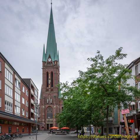 Gladbeck /  Heiligenstatuen an der Lambertikirche