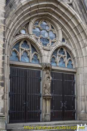 Buer /  Heiligenstatuen an der St.-Urbanus-kirche