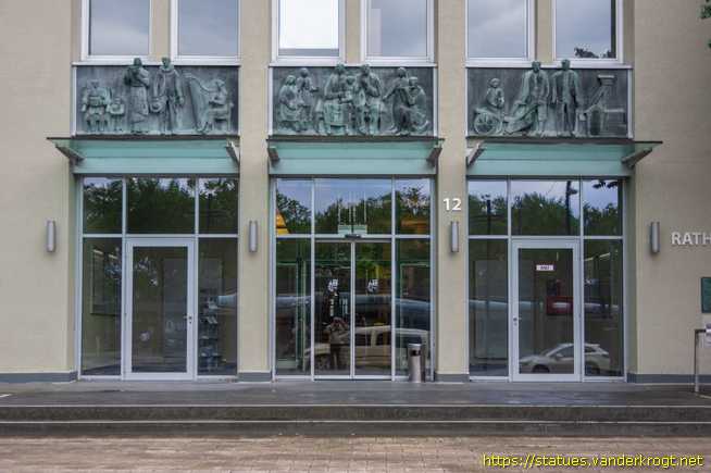 Buer /  Relief "Arbeit, Familie und Kunst"