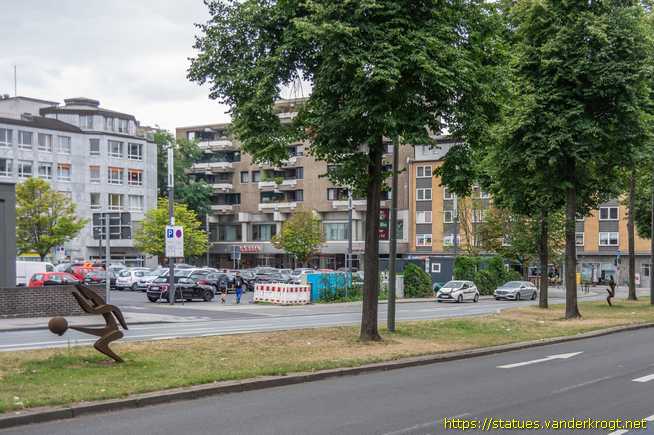 Buer /  AnGEstoßen: Abschlag und Flankengott