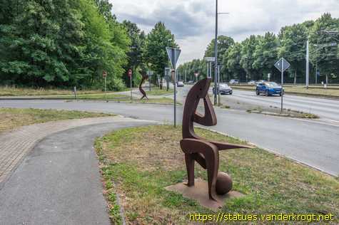 Gelsenkirchen /  AnGEstoßen: Einwurf, Elfmetertöter und Reservebank