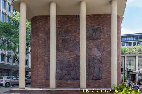 Essen /  Reliefs am Amerikahaus Ruhr