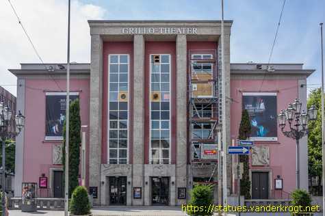Essen /  Reliefs am Grillo-Theater