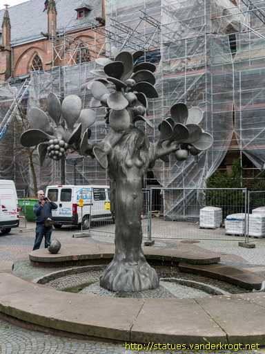 Neustadt an der Weinstraße /  Paradiesbrunnen
