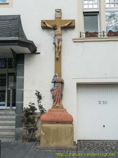 Bernkastel-Kues /  Kruzifix mit Marienfigur - Stabat Mater