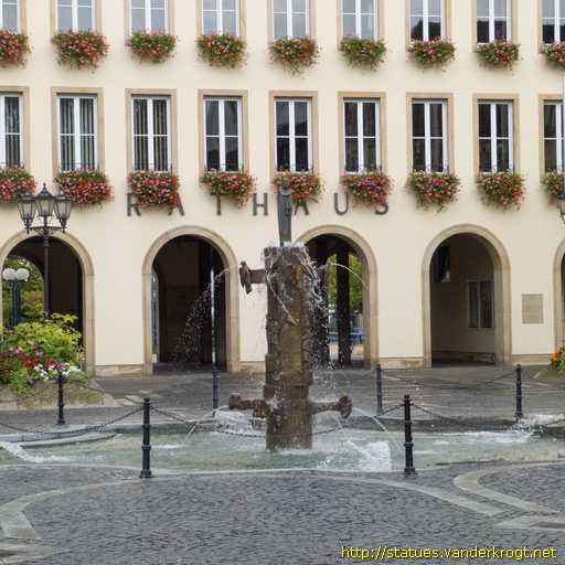 Frankenthal (Pfalz) /  Rathaus- oder Erkenbertbrunnen