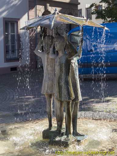 Mainz /  Brunnen 'Määnzer Mädcher'