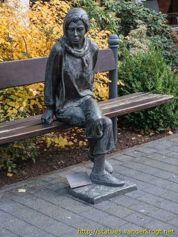 Koblenz /  Eine Wartende