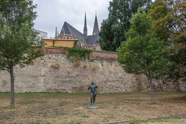 Halberstadt /  Frau mit Spiegel
