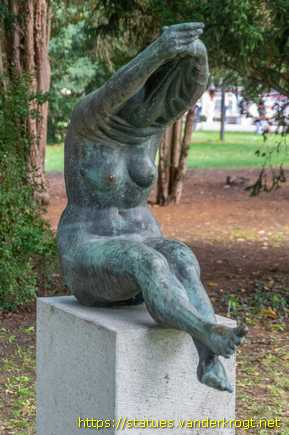 Dessau / Hemdausziehende