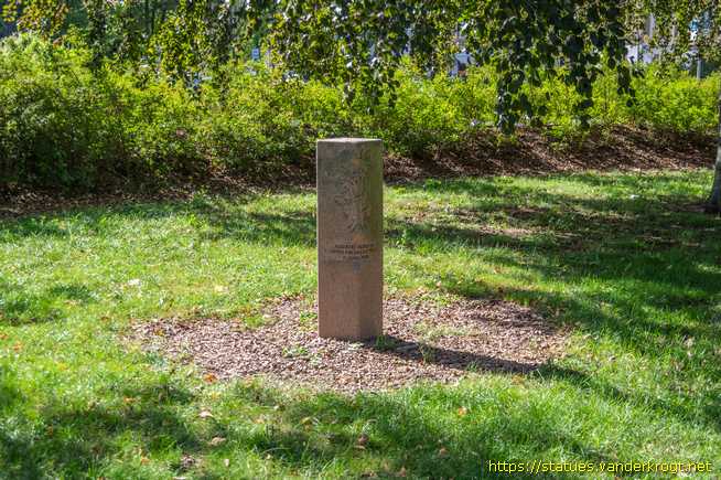 Dessau /  Alberto-Adriano-Denkmal