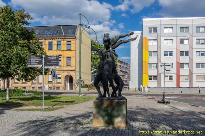 Dessau /  Der Friede trägt das Leben