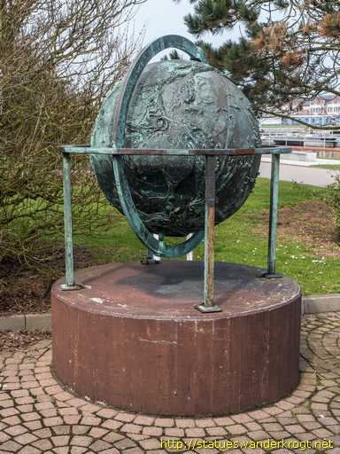 Helgoland /  Weltkugel mit 10 Meerestiefen