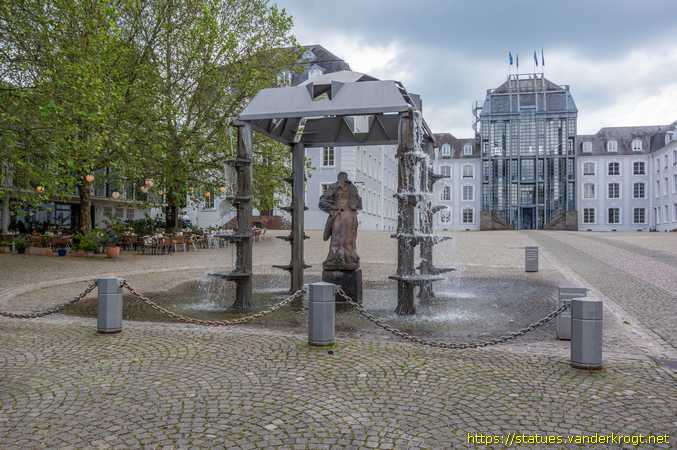 Saarbrücken /  Brunnenanlage mit Apostel Paulus
