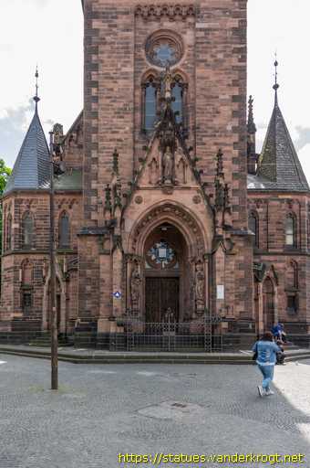 Saarbrücken /  Statuen an der Johanneskirche