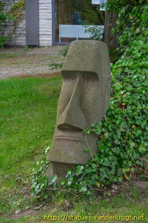 Saarbrücken /  Moai-Skulptur