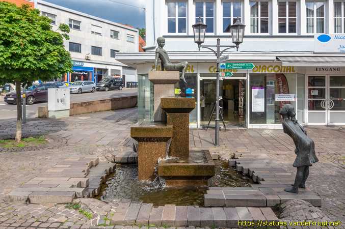 St. Ingbert /  Mädchen und Junge Brunnen