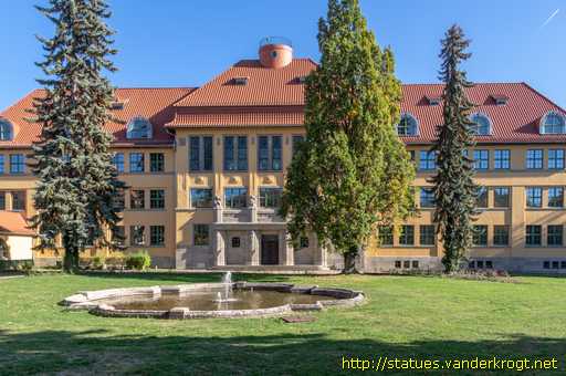 Arnstadt /  Putti mit Hahn, Harp, Hund und Füllhorn