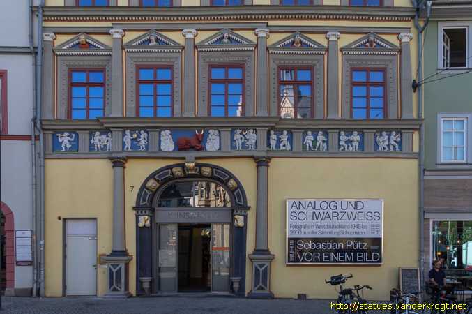 Erfurt /  Fassadenskulpturen des Hauses zum Roten Ochsen