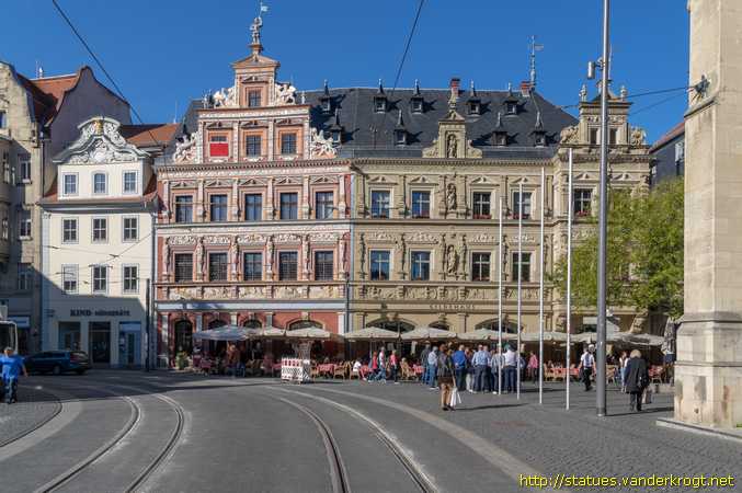 Erfurt /  Fassadenskulpturen des Hauses zum Breiten Herd