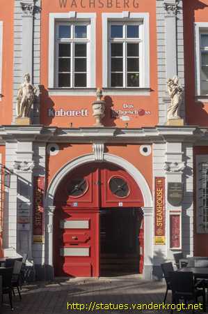 Erfurt /  Zwei allegorische Figuren