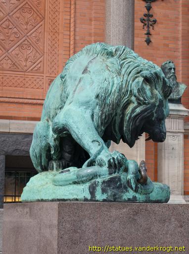 København /  Løve i kamp med en slange