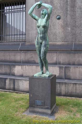 København /  Stående kvinde