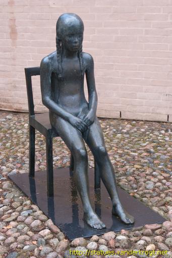 Aabenraa /  Pige på Stol