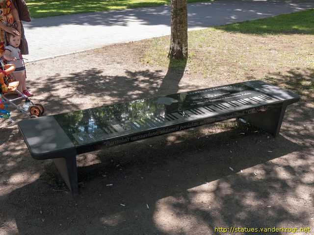 Tallinn /  Chopini Pink