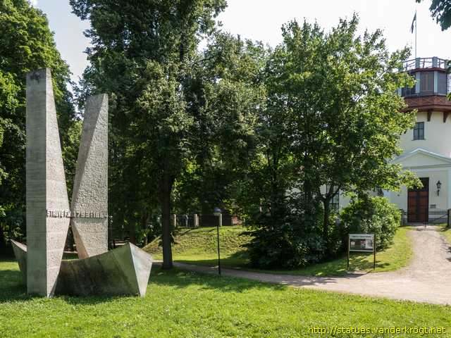 Tartu /  F.G.W. Struve Monument