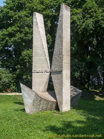 Tartu /  F.G.W. Struve Monument