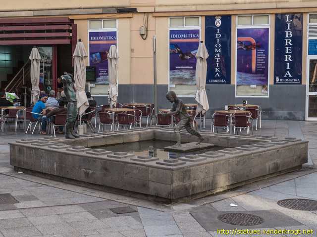 Las Palmas de Gran Canaria /  Niños jugando con agua
