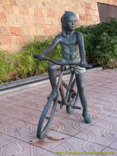 Cruce de Arinaga /  Niña en Bicicleta