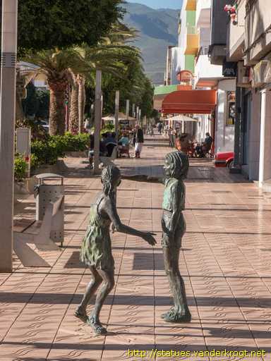 Cruce de Arinaga /  Niñas jugando al pañuelo