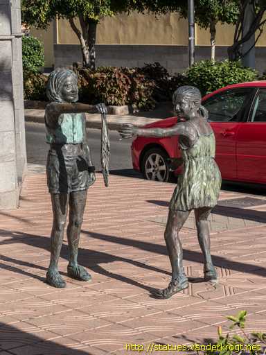 Cruce de Arinaga /  Niñas jugando al pañuelo
