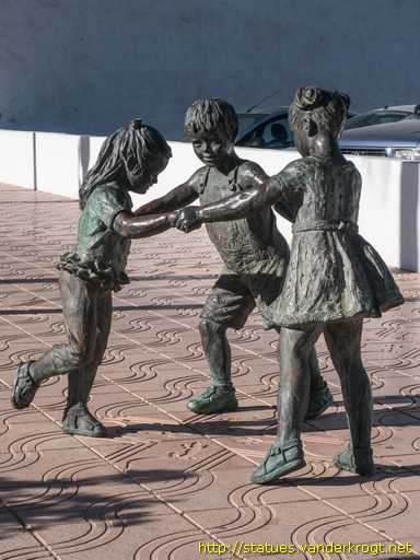 Cruce de Arinaga /  Niños jugando al coro