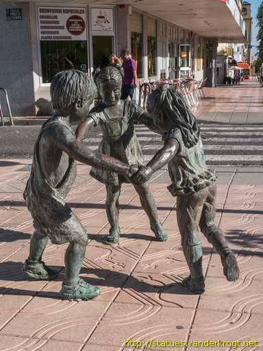 Cruce de Arinaga /  Niños jugando al coro
