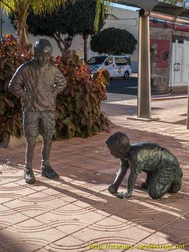 Cruce de Arinaga /  Niños jugando canicas
