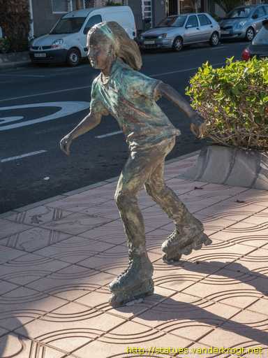 Cruce de Arinaga /  Niña con patines