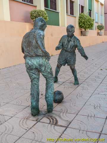 Cruce de Arinaga /  Niños jugando al Futbol